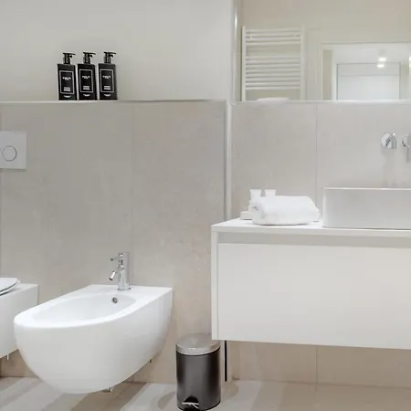 Apartment Touch&go - Via Gaetano Previati 38,